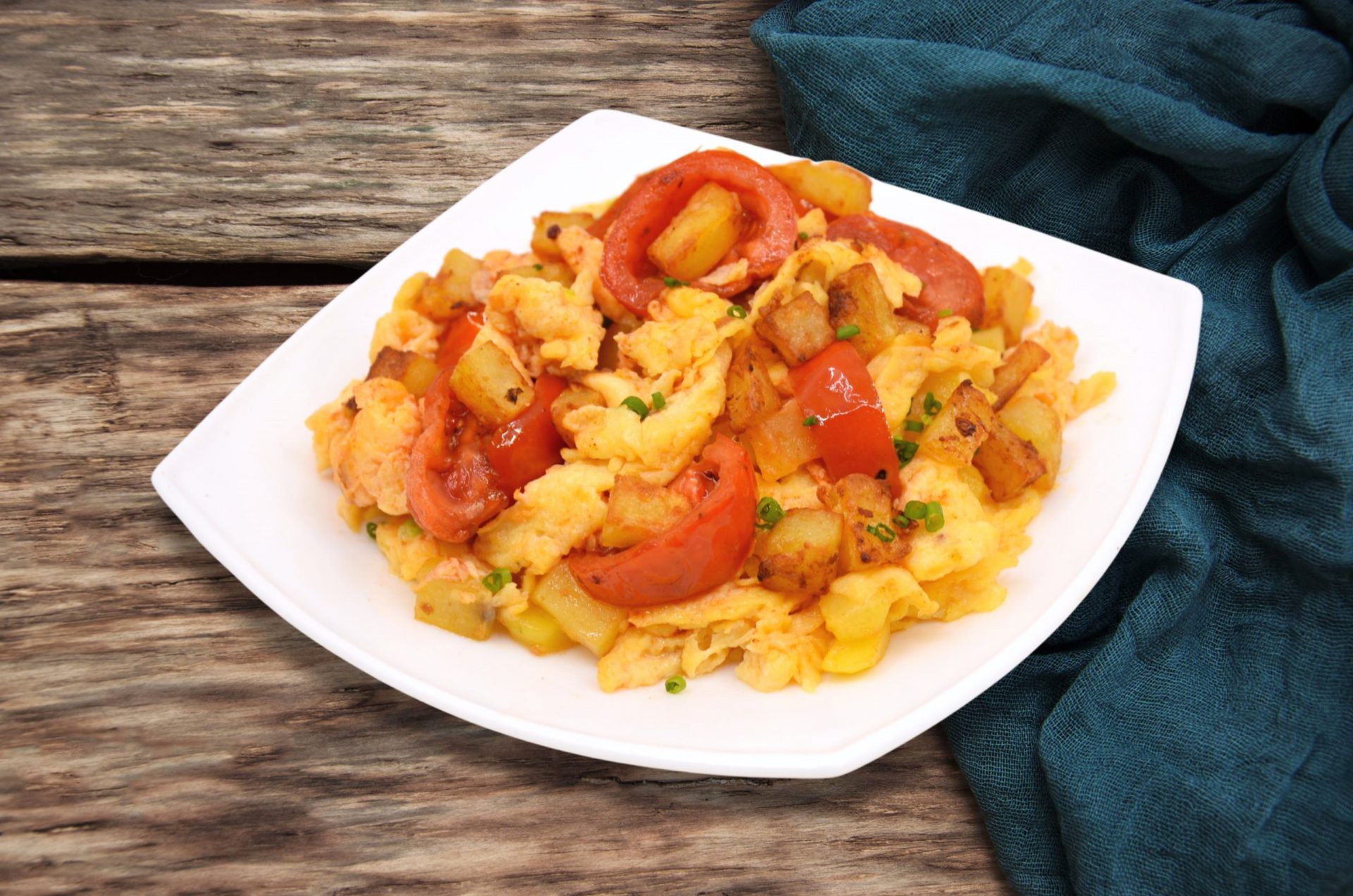 Ajinomoto | Scrambled Eggs with Tomatoes and Potatoes - Ajinomoto
